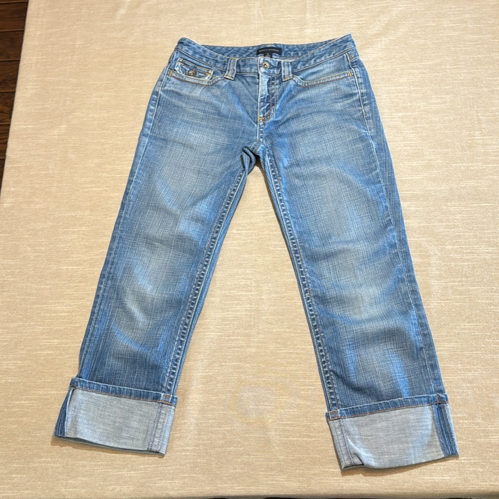 Banana Republic women’s capri jeans. Size 6. Waist is 30”. Inseam is 24”